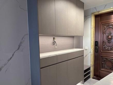 入户鞋柜要记得做透气孔,这样鞋子放在里面才不会发臭哦!#入户鞋柜 #源头实力厂家 #每个家都值得用心 #定制衣柜