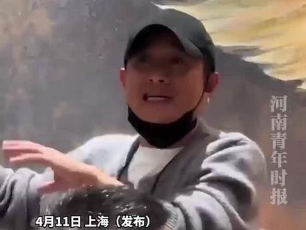 41岁文章上海八号院儿新店开张人气爆棚,是陕西风味餐厅,人均消费30-50元,还免费送热汤面供大家取暖,亲自迎客态度谦和毫无明星架子#文章