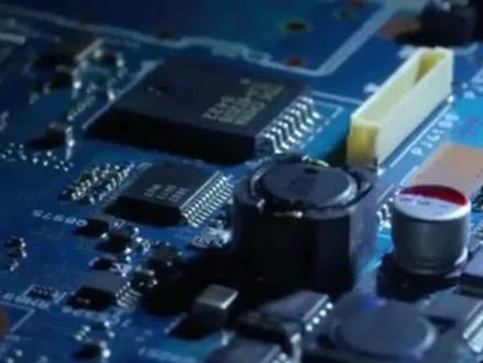 英伟达发布最强AI芯片H200,性能飙升60%到90
#AI#算力#芯片#英伟达#人工智能