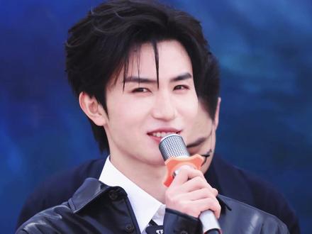 好像什么都拍了
又好像什么都没拍到
@张翅
#张翅
#向全世界安利张翅
#金丝雀养成手记
#失控豢养
#追星追到正缘