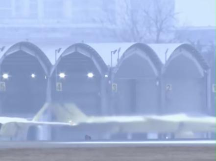 成飞罕见公开多架“黄皮”歼-20试飞画面,已成功完成5地10型体系化试飞;专家解析:正在锻造全新作战体系,甚至探索全新的作战方式。