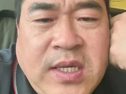 吴宜泽夺冠后奖金50万英镑实际到手很少很少的,其实奖金对他来说不重要,重要的是他夺冠了,这个冠军价值无限商业价值无限,那么你们知道他的代言费有多少吗?来,视频给你们拆解一下#中国斯诺克军团