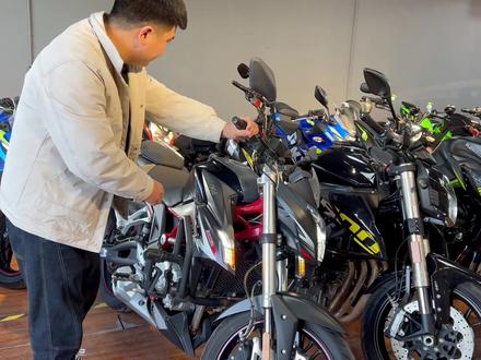 #商丘机车梦 天冷了大家一定要保护好电瓶没事溜溜车 给电瓶充充电。 数一数多少辆车