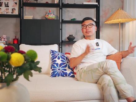 解决【洗衣机】搭配难题 🏠装修中最让人纠结的问题来了!洗衣机到底该放在哪?是选洗烘一体还是分开放置?今天酷笑和大家聊聊我的装修心得。
🏠北方业主看过来,把洗衣机放室外,冬天水管可能被冻住,考虑室内安置,给大家分享三个绝佳位置:
1️⃣厨房地柜嵌入式:完美融入橱柜设计,特别适合开放式厨房和小户型,上下水方便还超级省空间!
2️⃣卫生间干区:做个专属洗衣柜,洗完澡直接扔衣服,贴心又实用~
3️⃣封闭阳台:记得做个柜门把洗衣机藏起来,选择全变频机型降低噪音,完全不影响客厅氛围✨
💡干货Tips:洗烘套装占地不到1平米,效果比一体机更好,还能同时洗烘,特别适合大家庭!
家居布置最重要的是满足自家需求,美观和实用要因地制宜~装修路上,没有标准答案,但一定有最适合你的解决方案。
#洗烘套装 #洗衣机 #烘衣机 #抖音好家大赏 #宝藏生活家企划