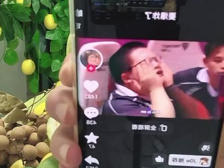皮妈是懂直播的 《他之前老是骂我家皮特,你看他啊,哭又哭不出》#apex #皮特174 #百弟 #ALGS #apex英雄
