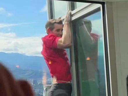 Alex Honnold 成功徒手登頂台北 101! 不只是攀爬!Alex Honnold 徒手挑戰 101 震撼全網,務實精準的每一步,致敬極致職人精神。 #台灣史 #現場直擊 #熱門