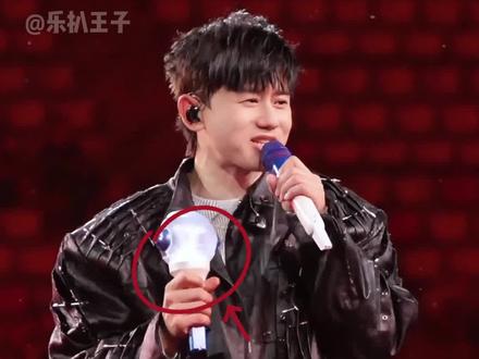 为何谢娜演唱会禁止带走荧光棒?看到邓紫棋给荧光棒“上锁”,原来是外行人不懂的门道#谢娜 #张杰 #邓紫棋 #内容启发搜索 #影娱热点团