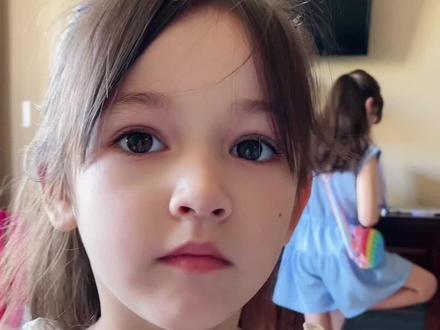 为了用这一块钱让我带她回中国,我是不是该如她所愿😄#萌娃日常 #古灵精怪 #混血萌娃 #日常vlog #母女日常vlog