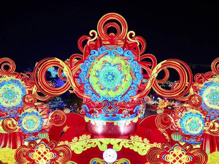 自贡灯会,一眼坠入千年星河#自贡灯会#第32届自贡国际恐龙灯会 #东方美学还得看灯会