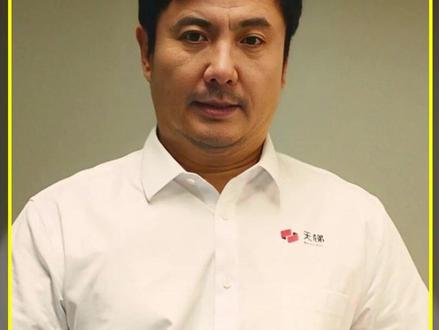 为何觉得像骗子?野生车手的逆袭!终究逃不过利益的捆绑 #真人电影解说 #正能量 #带你看懂电影的解说出现了 #电影解说