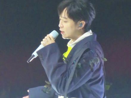 李宇春上海嘉宾吴青峰 合唱恶鸟#李宇春 #吴青峰 #李宇春演唱会 #演唱会 #神级现场