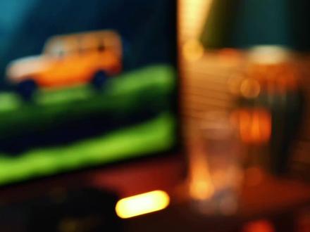 相机按键全包的 镜头全包与桌面支架的结合设计,这手感你用过就不想换了#iphone16pro#膜法匠晶透壳#手机壳#苹果手机壳