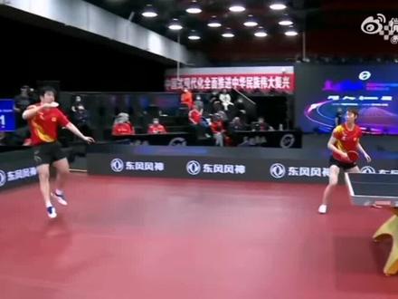 大熊猫级别的国宝可不能摔着了,缓过后自己笑了,可把教练组给吓坏了#2023直通德班国乒选拔赛#樊振东王曼昱