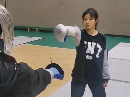 人要向前看,
过去的事就让它过去吧,
2021再见,2022你好
#击剑 #体育精神
#少年强则国强 #跨过2021
#抖音好物年货节