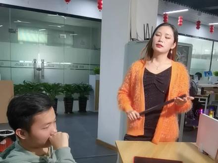 快过年了,该来的还是来了 #公司日常 #欢乐办公室 #游戏外设 #我的逗比同事 #机械键盘