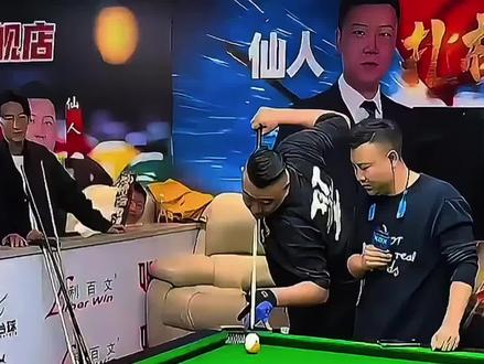 佟璐展示跳球绝技,直接将仙人干懵圈了!#台球 #台球技巧 #这波操作很秀 #佟璐 #仙人台球