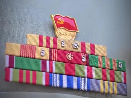 战友,这样的勋表你见过几个?(作者:刘友、包明明;编辑:支炳奇)#勋表 #三等功 #军人 #军装