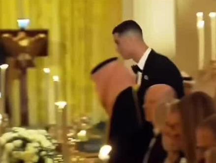 C罗白宫沙特王储晚宴坐主桌#C罗