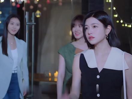 狙击蝴蝶大结局:年下弟弟玫瑰舞台求婚,恐婚姐姐方寸大乱 #狙击蝴蝶大结局 #陈妍希 #周柯宇 #高甜来袭 #2025影娱年终大赏