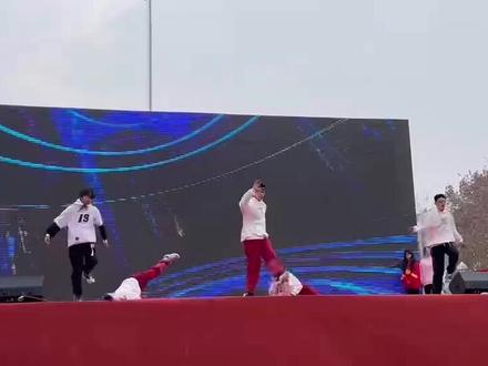 临邑一中,科目三出战#学校元旦晚会神级现场