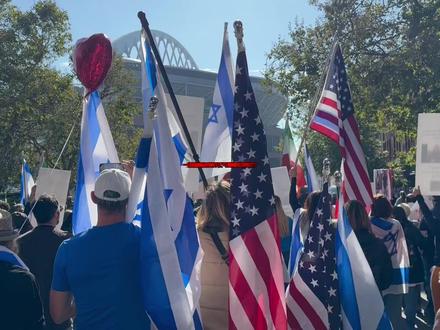 一边是以色列国家与百姓亏到扛不住:每周烧 30 亿、防空拦截成本倒挂、民众承受炮火与通胀;一边是军工集团越打越赚:股价暴涨、订单暴增,靠战争赚得盆满钵满。全程用权威官方数据,拆解「谁在亏钱、谁在吸血」的战争真相,看懂中东冲突最真实的利益逻辑。
#财富思维 #金融逻辑 #以色列 #美国