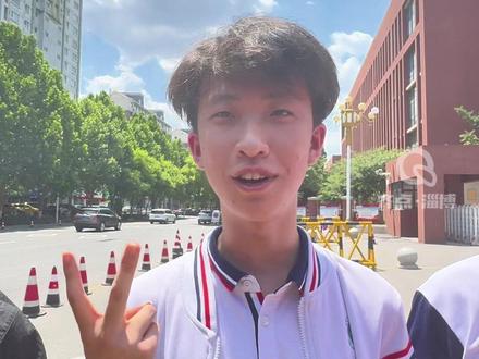 男生高考结束接受采访“明天还要考综评和强基”“感觉大学生活应该比高中累一些”#2024高考结束了 #高考结束后的仪式感