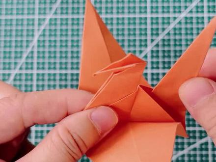 1分钟教会你折翅膀会动的千纸鹤,学会了给孩子露一手吧#简单折纸 #简单小手工 #亲子手工 #六一儿童节