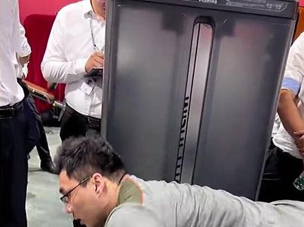 专业大咖IFBB PRO 闫首鸣先生亲身演示和讲解
健身房锻炼腘绳肌必备器械MEL-13A卧式屈腿训练器 以专业的力线和科学的角度,实现更理想的锻炼效果 #迈宝赫 #健身器材厂家 #闫首鸣 #力量训练 #健身器械