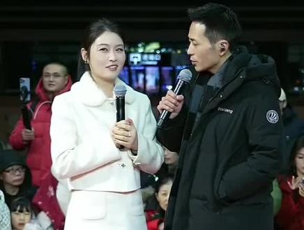 双向欢喜!索图女儿认海莉做干妈,两家人妥妥的真亲家#奉节#海莉索图