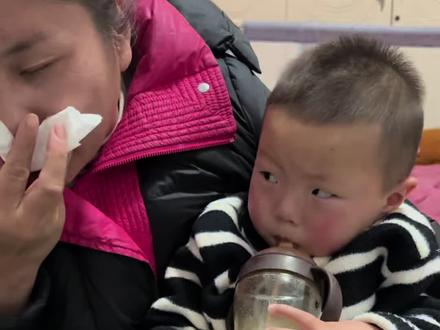 没想到小老三竟然给妈妈对着干#带娃日常 #亲子互动 #带娃