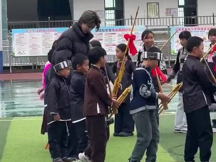 “那天村里来了个年轻人”#蔡徐坤贵州公益 #蔡徐坤