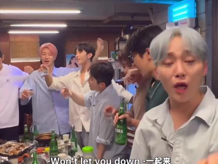#seventeen 就是说从看完这段就开始猛哭😭谁能忍住啊!
一定要去看《微醺live》
#kpop #爱豆 #微醺live