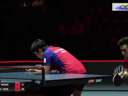 孙颖莎王楚钦再战杜凯琹黄镇廷,不料出现了这一幕,全场都看傻眼了