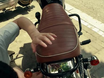 给摩友帮帮忙,自己顺便把轮胎换一下 #摩托车改装 #鑫源棍王 #高金gk500