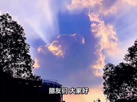 北方高温持续南方降水有所减弱 #上热门 北方多地已迎来今年首个35℃高温,比去年北京首个高温日早了不少,接下来北方干热天气会持续到下周中后期,后期冷空气到访,气温将明显下降,大家记得防暑补水、当心温差感冒。
气温上,华北、新疆、东北受暖高压脊控制,干热明显;海南湿度大,体感温度高达42℃,闷热感十足。
降水方面,今明两天南方降雨整体偏弱,云南、广东等地有分散雨水;内蒙古东部、东北会出现对流雨,需防范雷暴、大风、冰雹等强对流。
台风“蔷薇”强度减弱,将走北上转向路径,3日会给东京带去明显风雨。
大家觉得北方干热和南方湿热,哪种更难熬?评论区说说~#天气预报 #暴雨 #高温 #强对流天气 @豆荚小助手
