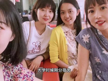 好看吗?我说的是卡~#工行小姐姐 #故宫卡 #抖音小助手