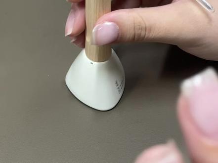 卸除可剥底胶的方法
#可剥底胶 #美甲教程