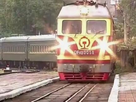 现场:金正恩乘专列抵达越南边境城市同登 将改乘轿车前往河内