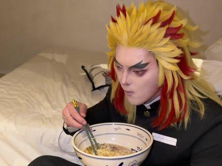 东北筷子掉了要挨打 这话一点不假,吃饭香到哪里都吃香,都好奇厨师在哪,厨师现在来咯#鬼灭之刃 #炼狱杏寿郎 #富冈义勇 #不死川实弥 #灶门炭治郎