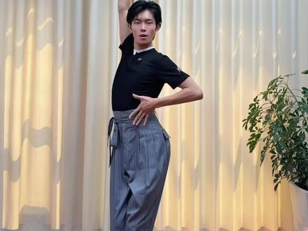 零基础友好跟练视频,0.9倍速难易适中,正反面切换,居家反复打卡学习。#裁判舞慢速跟练 #裁判舞正反面教学 #中老年松弛裁判舞 #零基础拉丁跟练