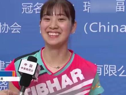 长崎美柚带着行李直达乒乓甲A赛场,中文采访称赞陈幸同打法稳定