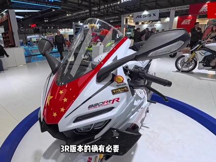 张雪820RR你该怎么选?标准版更便宜?3R版配置高? #重机车 #机车 #张雪机车 #张雪820rr #仿赛 @张雪的机车 @张雪机车