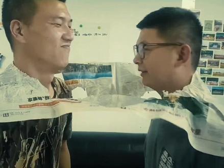 办公室游戏,报纸拔河#团建游戏 #想趣会 #一秒出报价