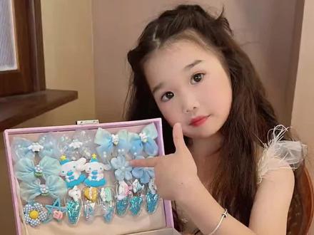 送给女儿的六一礼盒,没有哪个小女孩能拒绝这个发饰礼盒,也太好看了吧#女孩发饰礼盒 #小女孩儿童节礼物 #公主系列礼物 #儿童节发卡礼盒 #可爱发饰礼盒