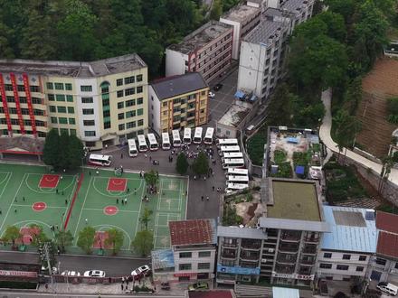 尖山中学高三学子抵达县城,全力冲刺逐梦考场!#重庆 #高考 #高考加油