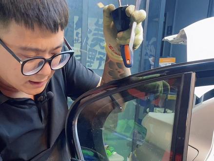 老款宝马车门拉手拆卸以及安装注意事项#阿赵贴膜#贴膜 #改色膜培训 #隐形车衣培训教学 #每天一个用车知识