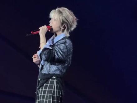 #华晨宇火星演唱会深圳 ,是有多幸运出了个好位置 ,哈哈,听到最想听的向阳而生。此行完美结束!祝福花花生日快乐🎊🎊!