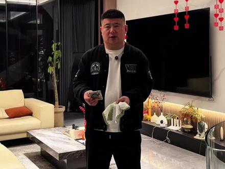 小毅的手机在村长的包里 @郭雅丽-精致生活 @泥可松