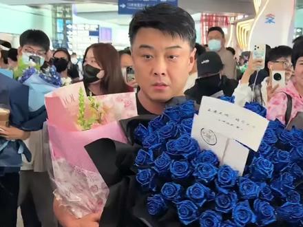 明明国乒大部队抵达北京,为何唯独不见王楚钦和孙颖莎?了解真相,才懂背后的暖心考量 #王楚钦 #孙颖莎 #梁靖崑 #影娱热点团 #内容启发搜索