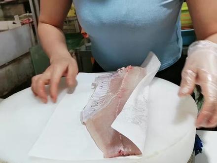 这个客人说吃鱼生就得吃双飞才爽,#如何做鱼片